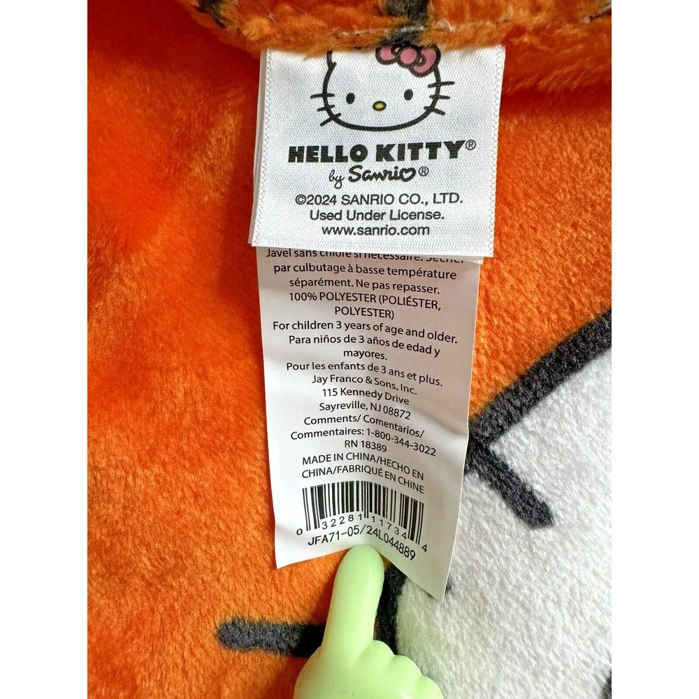 Hello Kitty Halloween Oversized Plush Throw Blanket – Spooky Cozy 60